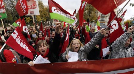 © Reuters. MANIFESTATION CONTRE LA POLITIQUE DU GOUVERNEMENT