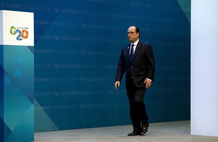 © Reuters. France's President Francois Hollande arrives to take part in the G20 Summit in Brisbane