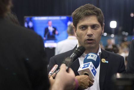 © Reuters. Argentina's Economy Minister Axel Kicillof speaks to members of the media after the G20 summit in Brisbane
