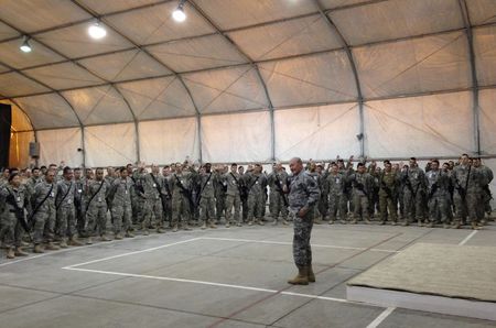 © Reuters. قوة أمريكية تقدم المشورة للقوات العراقية في الأنبار