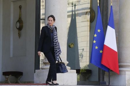 © Reuters. L'ÉTAT PRÊT À CÉDER DES ACTIFS DANS L'ÉNERGIE, DIT SÉGOLÈNE ROYAL