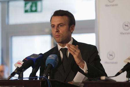 © Reuters. French Economy Minister Emmanuel Macron addresses a news conference in Oran, west of Algiers