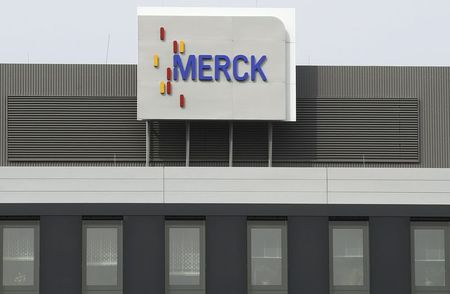 © Reuters. Branch of drugs and chemicals group Merck is pictured in central German city of Darmstadt