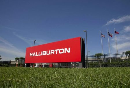 © Reuters. Logotipo da Halliburton nos escritórios corporativos da companhia, em Houston
