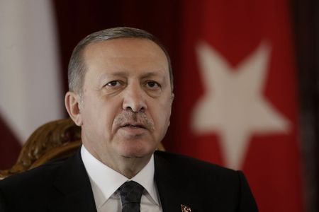 © Reuters. Turkey's President Erdogan speaks during a news conference in Riga