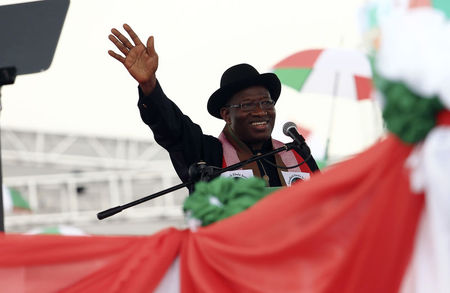 © Reuters. Nigeria's President Goodluck Jonathan wave at supporters on Tuesday during his declaration to seek a second term in a February 2015 presidential election