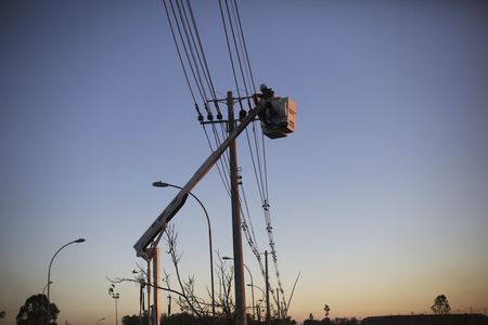 © Reuters. A technician works on an electrical post on a road in Itu