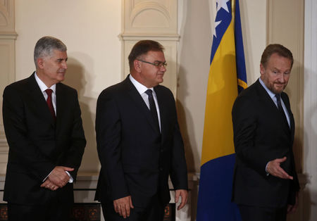 © Reuters. Members of the newly elected Bosnia's tripartite inter-ethnic presidency, Covic, Ivanic and Izetbegovic, prepare to deliver a joint speech during the presidency inauguration ceremony in Sarajevo