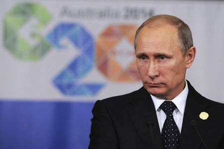 © Reuters. بوتين يواجه عزلة في قمة العشرين ويبين انه سيمضي على طريقته في اوكرانيا