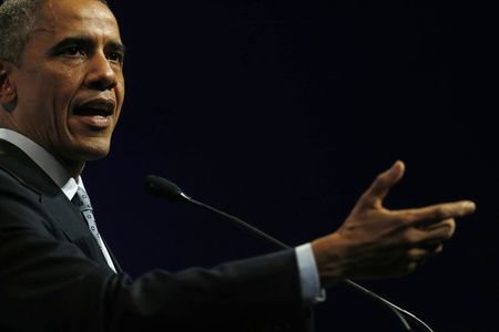 © Reuters. U.S. President Barack Obama speaks at a news conference at the end of the G20 Leaders Summit in Brisbane