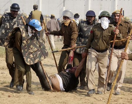 Indian police storm religious leader's compound to find six dead