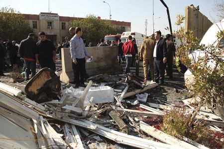 © Reuters. Kurdish security forces inspect the site of a car bomb attack in Arbil