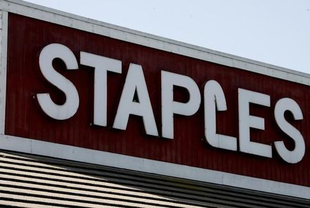 © Reuters. Магазин Staples в Бербанке, Калифорния