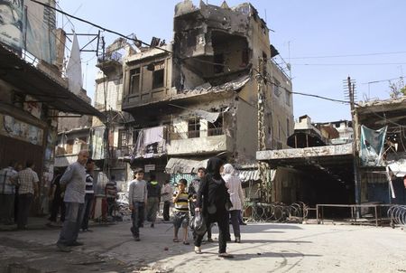 © Reuters. طرابلس لبنان مازالت تغلي رغم طرد المسلحين