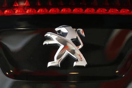 © Reuters. A Peugeot logo is seen on a car which is displayed at PSA Peugeot Citroen headquarters in Paris