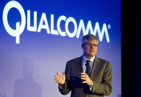 © Reuters. Steve Mollenkopf, CEO of Qualcomm, responds to a question during the 2014 Consumer Electronics Show (CES) in Las Vegas