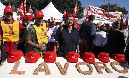 © Reuters. General Secretary of the CGIL union Camusso stands at a table during a rally in downtown Rome