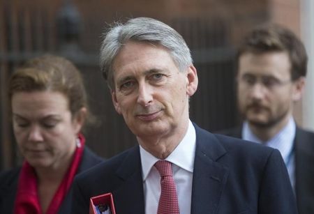 © Reuters. Britain's Foreign Secretary Philip Hammond leaves Downing Street after a meeting in London