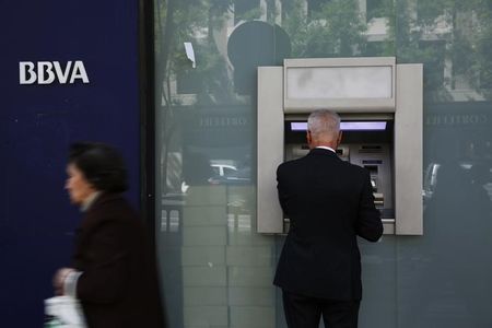 © Reuters. BBVA MONTE DANS LE CAPITAL DE LA BANQUE TURQUE GARANTI