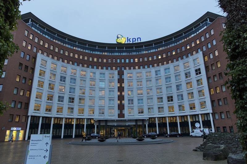 © Reuters. The company logoKPN dice que podría vender su participación en Telefónica Deutschland