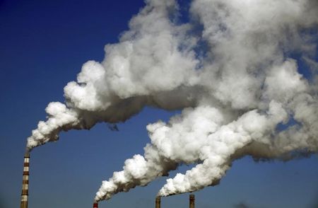 © Reuters. تقرير للامم المتحدة يدعو للتخلص من انبعاثات الكربون بحلول 2070