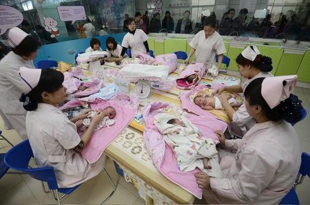 © Reuters. مقتل ست ممرضات في احدث هجوم على العاملين في المجال الطبي بالصين