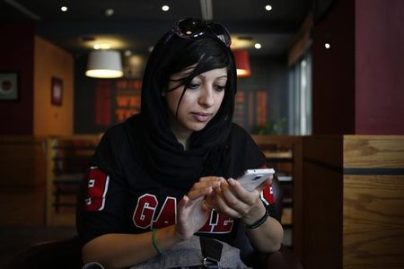© Reuters. البحرين تفرج عن ناشطة مؤيدة للديمقراطية تنتظر المحاكمة