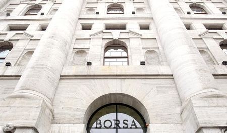 © Reuters. La sede di Borsa Italiana a Milano