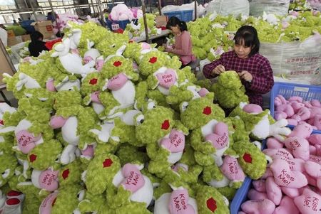 © Reuters. Employees make stuffed toys which they are exporting to Europe and America, at a toy factory in Lianyungang