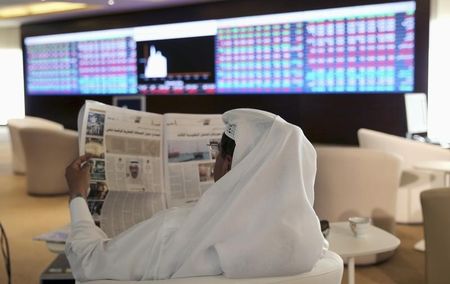 © Reuters. ارتفاع معظم بورصات الشرق الأوسط مع توقف هبوط النفط قبل اجتماع أوبك