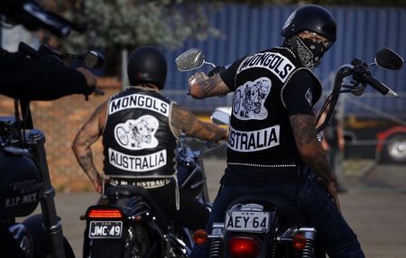 © Reuters. Members of the Mongols Motorcycle Club prepare to ride away from their clubhouse compound located in western Sydney