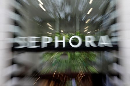 © Reuters. PLAINTE EN NOM COLLECTIF CONTRE SEPHORA USA