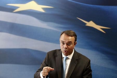 © Reuters. Greece's Deputy Finance Minister Staikouras addresses reporters during a presentation of government's draft 2015 budget in Athens