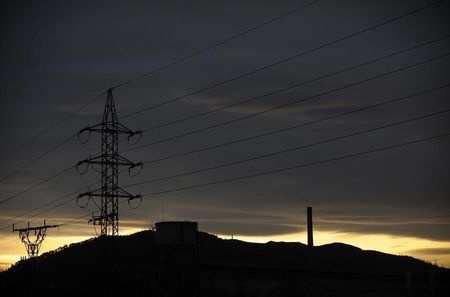 © Reuters. El déficit del sector eléctrico español alcanza los 3.589 millones