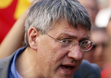 © Reuters. Il leader della Fiom Maurizio Landini 