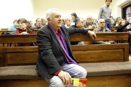 © Reuters. United Left leader Cayo Lara attends a gathering in support of Spain's High Court Judge Garzon in Madrid