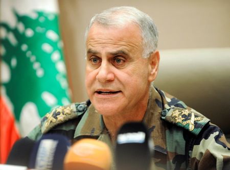 © Reuters. قائد الجيش اللبناني:المتشددون كانوا سيدخلون لبنان في "دوامة حرب أهلية"