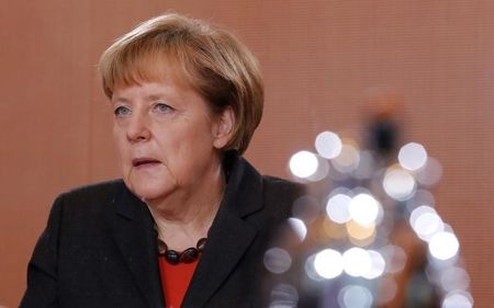 © Reuters. German Chancellor Merkel attends a cabinet meeting at the Chancellery in Berlin