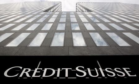 © Reuters. A logo is seen on a Credit Suisse building in Zurich