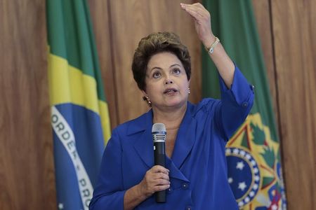 © Reuters. Brazil's President Dilma Rousseff reacts during a meeting with leaders of the Social Democratic Party (PSD) at the Planalto Palace in Brasilia