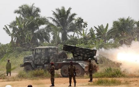 © Reuters. Grupos locales culpan a rebeldes ugandeses de matanza en el Congo