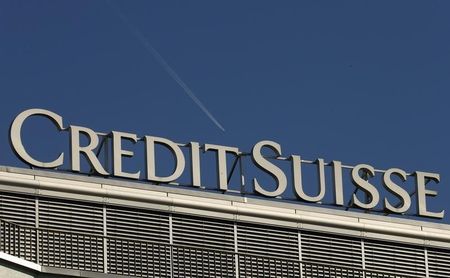 © Reuters. The logo of Swiss bank Credit Suisse is seen on an office building in Zurich