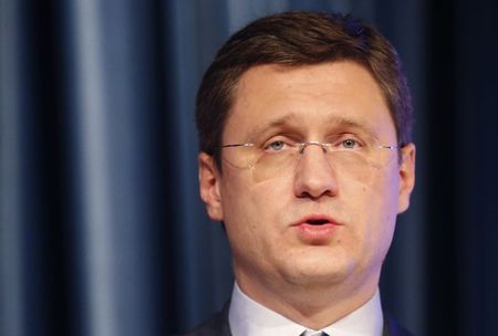 © Reuters. Russian Energy Minister Alexander Novak delivers a speech during a meeting with members of the ministry in Moscow