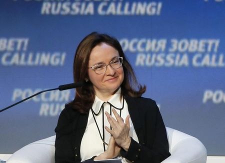 © Reuters. Russia's Central Bank Governor Nabiullina applauds during the VTB Capital "Russia Calling!" Investment Forum in Moscow