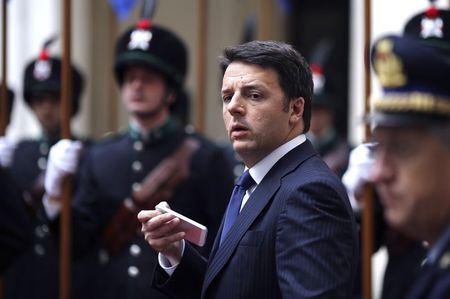 © Reuters. Italy's Prime Minister Matteo Renzi arrives to meet Spain's King Felipe in Rome