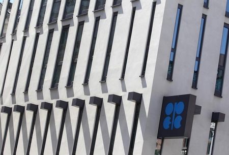 © Reuters. Organization of the Petroleum Exporting Countries logo is pictured at its headquarters in Vienna