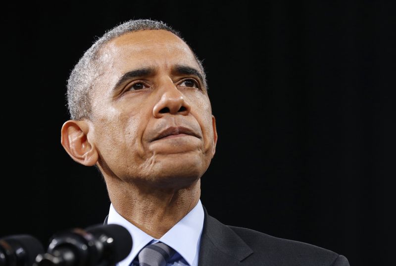 © Reuters. U.S. President Barack Obama pauses while speaking about immigration reform during a visit to Del Sol High School in Las Vegas, Nevada