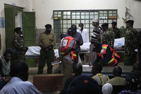 © Reuters. كينيا تقول إنها قتلت اكثر من 100 يقفون وراء هجوم على حافلة