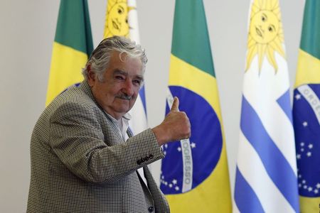 © Reuters. Uruguayan President Jose Mujica gestures at a meeting with Brazil's President Dilma Rousseff at the Planalto Palace in Brasilia