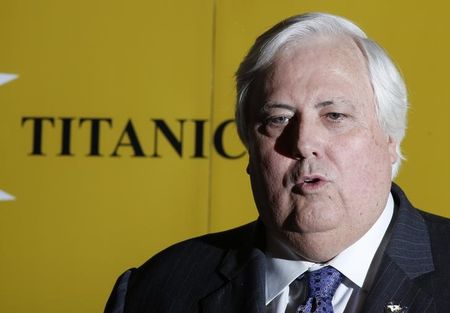 © Reuters. Australian Billionaire Clive Palmer speaks at a press conference to announce his plan to build Titanic II at the Ritz